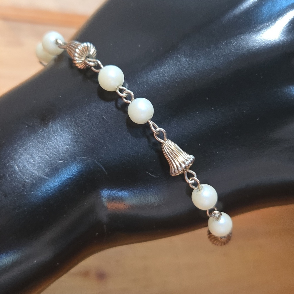 Vintage Glass Pearl Gold Tone Bracelet